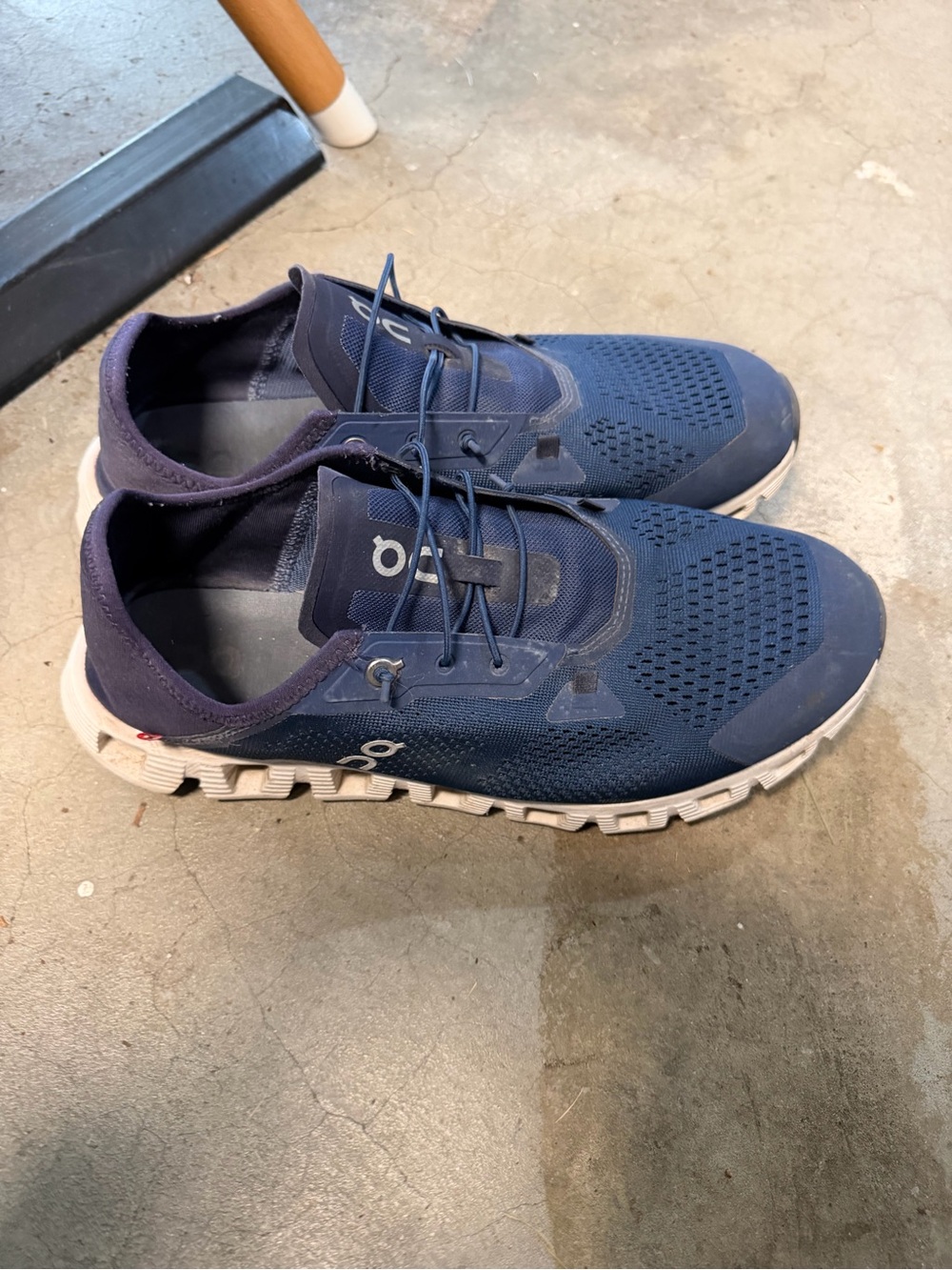 Navy Oncloud sneakers